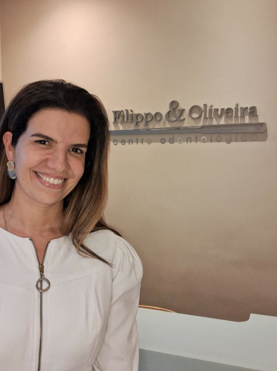 Dra. Patrícia Filippo na recepção do Centro Odontológico Filippo & Oliveira